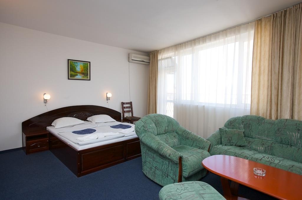 Семеен Хотел Елена Палас Nesebar Kamer foto